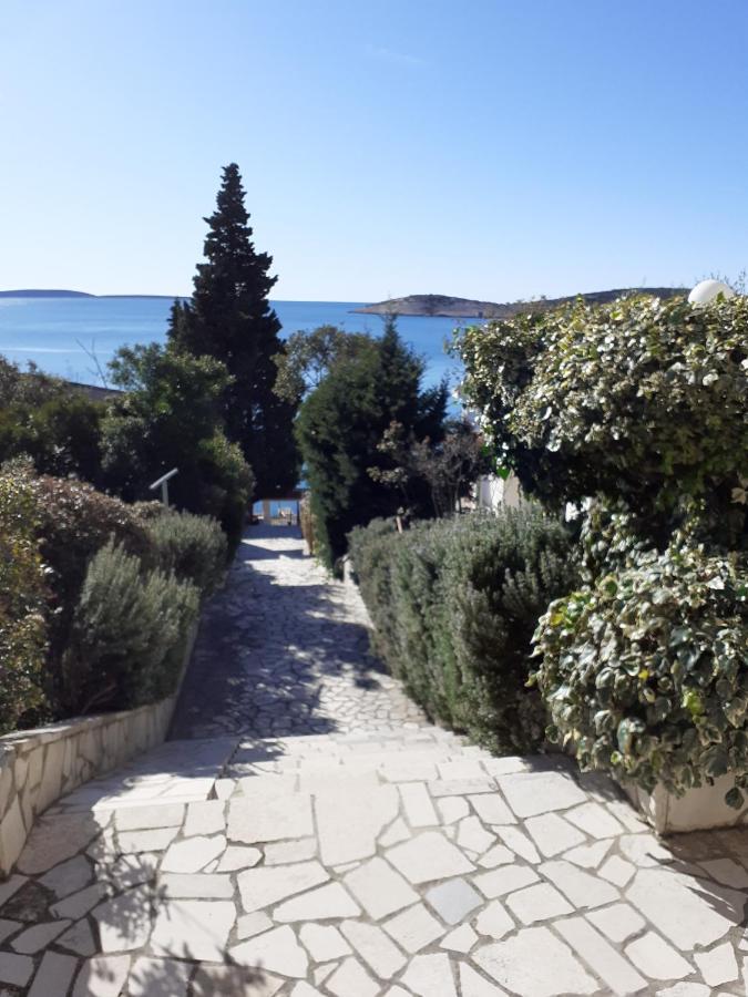 Apartments Pinezic Martinšćica エクステリア 写真